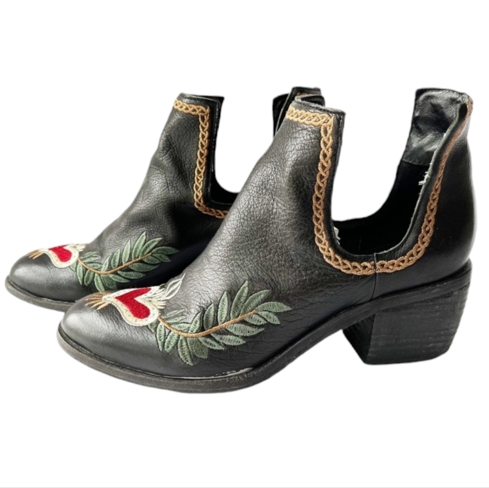 Silent D Oliver Embroidered Details Bootie.